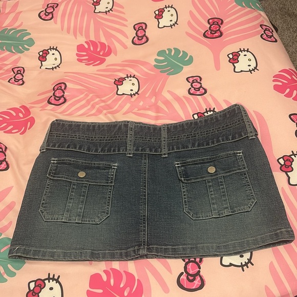 Belted Y2K miniskirt - Picture 2 of 4